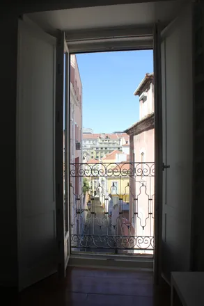 Image 1 - Escola EB1/JI Luísa Ducla Soares, Rua do Passadiço 86, 1150-253 Lisbon, Portugal - Apartment for rent