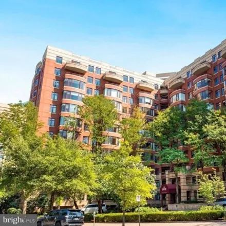 Buy this 3 bed condo on The Charleston in 2400 Clarendon Boulevard, Arlington