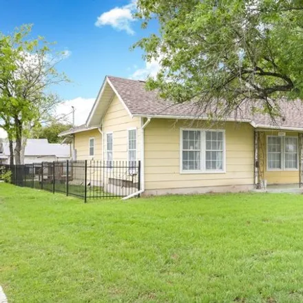 Image 2 - 320 Emory Street, San Antonio, TX 78228, USA - House for sale