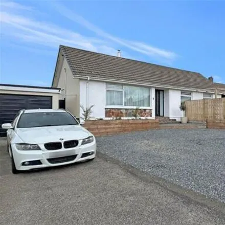 Buy this 3 bed house on Martinvale Avenue in Redruth, TR15 1QY