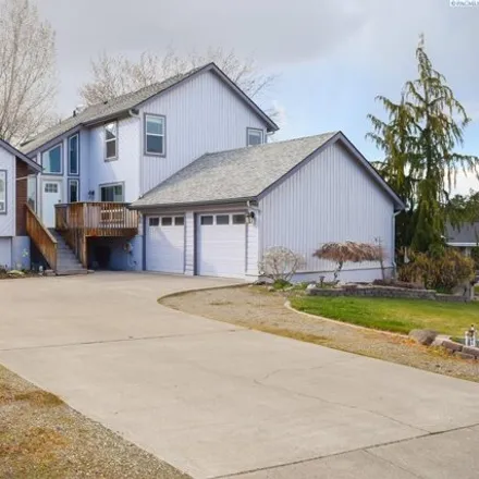 Buy this 4 bed house on Englewood Drive in Richland, WA 99352