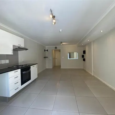 Image 2 - Sussex Street, Claremont, Cape Town, 7708, South Africa - Apartment for rent