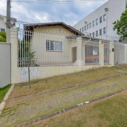 Buy this 5 bed house on Rua Doutor Sátilas do Amaral Camargo 50 in Tingui, Curitiba - PR