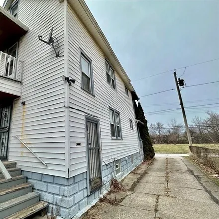 Image 3 - 10598 Way Avenue, Cleveland, OH 44105, USA - House for sale