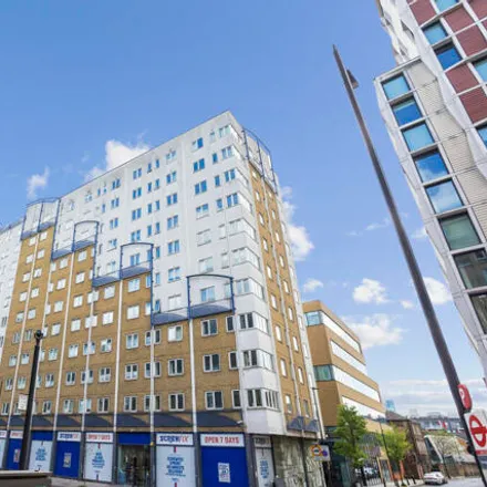 Image 2 - Commercial Road, London, London, E1 - Apartment for sale