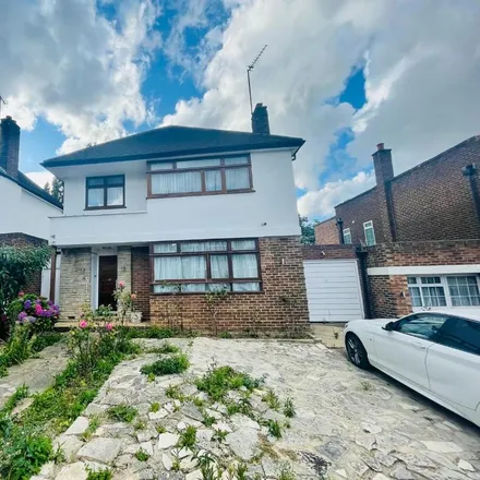 Rent this 4 bed duplex on Ashbourne Road in London, W5 3QP