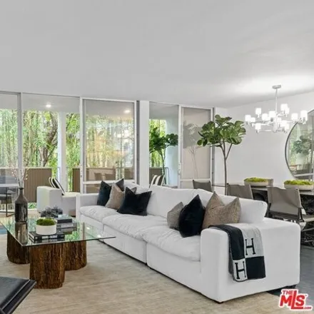Image 1 - 8366 Willoughby Avenue, West Hollywood, CA 90069, USA - Condo for sale