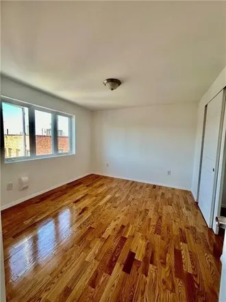 Image 9 - 3064 Coney Island Avenue, New York, NY 11235, USA - Condo for sale