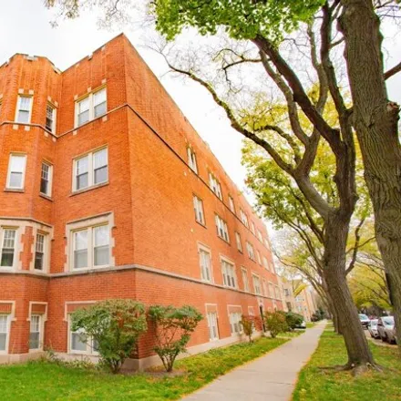 Buy this 1 bed condo on 7345 North Hoyne Avenue in Chicago, IL 60645