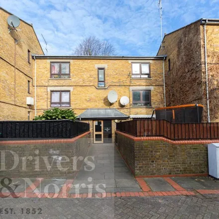 Rent this 1 bed apartment on unnamed road in London, RM8 2HR