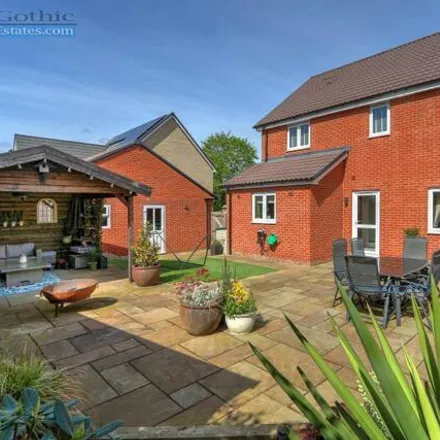 Image 2 - 3 Topham Gardens, Arlesey, SG15 6AP, United Kingdom - House for sale