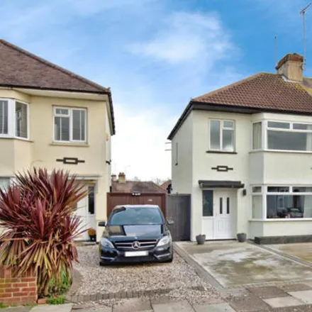 Buy this 3 bed duplex on Thornford Gardens in Southend-on-Sea, SS2 6PU