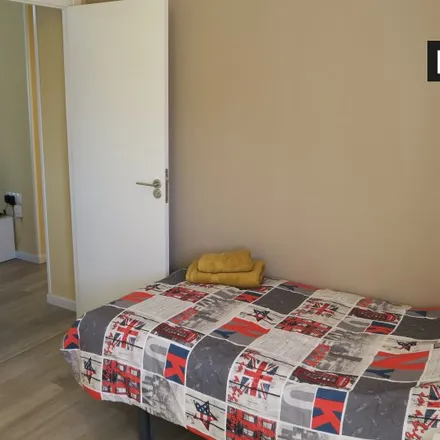 Rent this 4 bed room on Óptica Santa Cecilia in Calle Maestro Arrieta, 41080 Seville