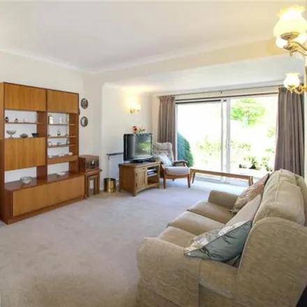 Image 7 - Thorndon Park Crescent, Leigh on Sea, SS9 4RG, United Kingdom - Duplex for sale