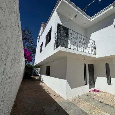 Buy this 4 bed house on Calle Hidalgo in 76804 San Juan del Río, QUE