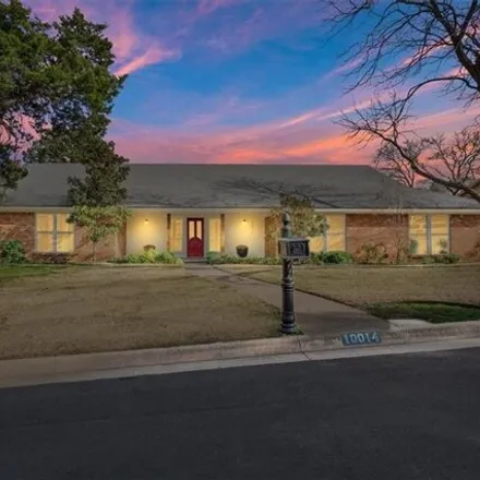 Buy this 5 bed house on 10032 Burgundy Lane in Woodway, TX 76712