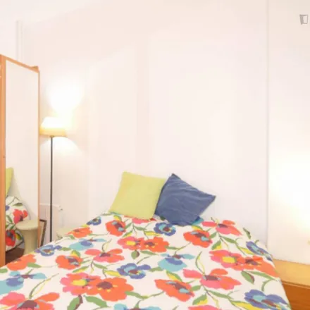 Rent this 4 bed room on Tintoreria Ninot Villarroel in Carrer de Villarroel, 205-219