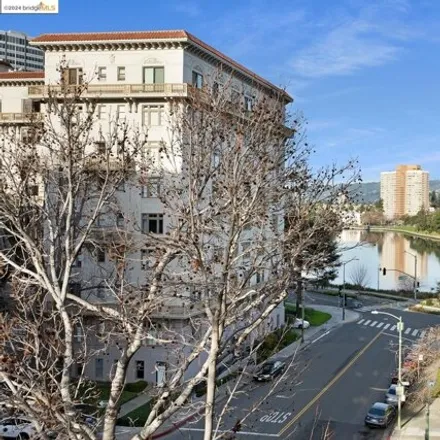 Image 8 - Lake Royal Apartments, 177 19th Street, Oakland, CA 94612, USA - Condo for sale