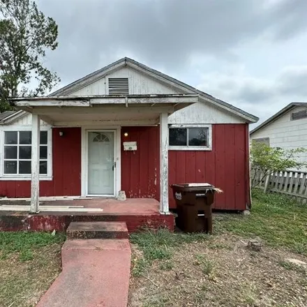 Buy this 2 bed house on 801 South Wells Street in Kingsville, TX 78363