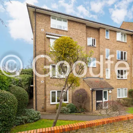 Rent this 1 bed room on 9-16 Westmoreland Drive in London, SM2 6AB