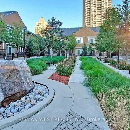Image 2 - 383 Prince of Wales Drive, Mississauga, ON L5B 0H7, Canada - Apartment for rent