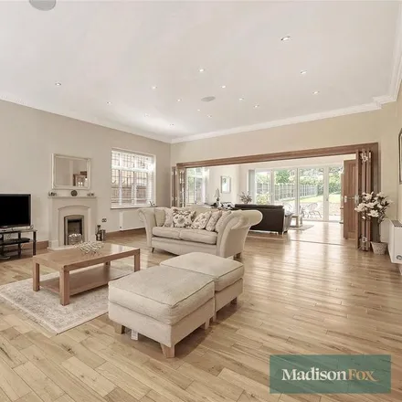 Image 4 - Alderton Hill, Loughton, IG10 3JD, United Kingdom - House for rent