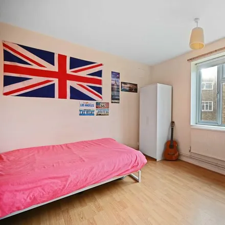 Image 8 - 13 Sir Alexander Close, London, W3 7JG, United Kingdom - Apartment for rent