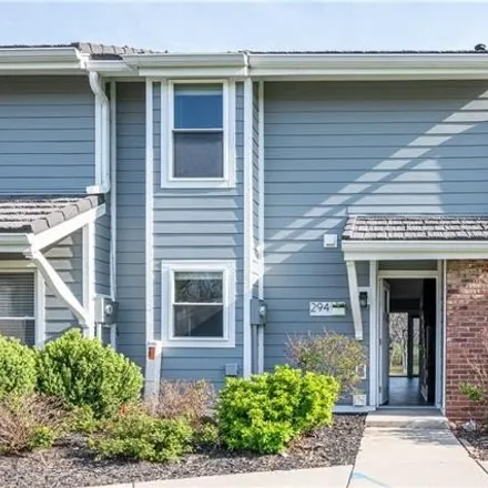 Image 3 - 4218 Northeast Channel Drive, Lee's Summit, MO 64064, USA - Townhouse for sale