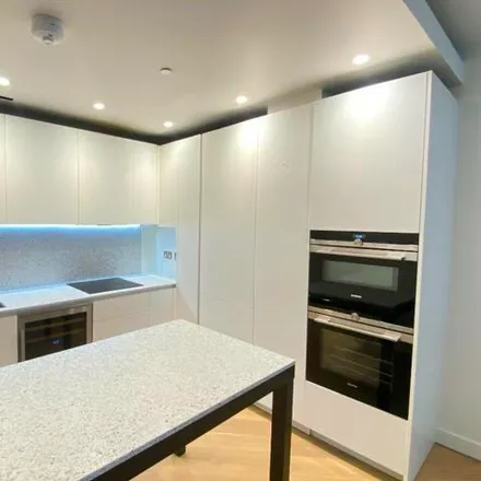 Image 2 - Wood Crescent, London, W12 7GS, United Kingdom - Apartment for rent