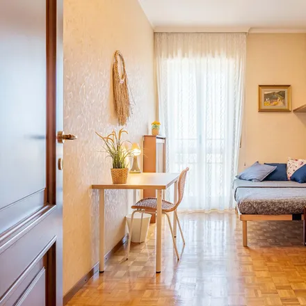 Rent this 5 bed room on Affori Centro M3 in Via Pellegrino Rossi, 20161 Milan MI