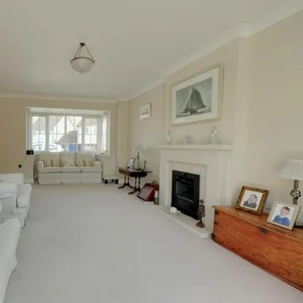 Image 5 - 12 Sycamore Drive, Burgess Hill, RH15 0GH, United Kingdom - House for sale