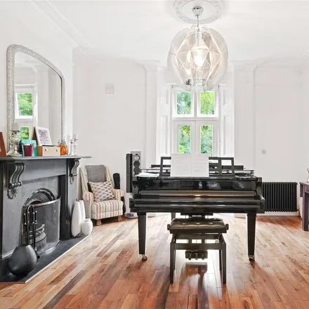 Rent this 5 bed townhouse on 7 Greville Road in London, NW6 5HZ