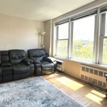 Buy this 1 bed apartment on #4e,1332 Metropolitan Avenue in Parkchester, Bronx