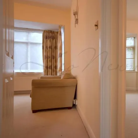 Image 3 - Coombe Court, St. Peter's Road, London, CR0 1HH, United Kingdom - Apartment for rent