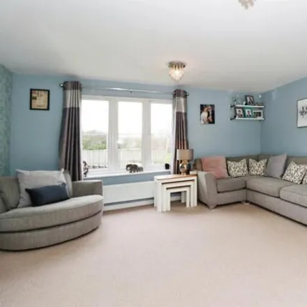 Image 4 - 8 Pear Tree Way, South Gloucestershire, BS16 7FY, United Kingdom - House for sale