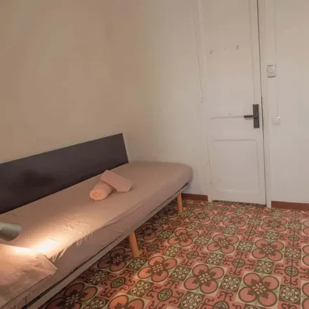 Rent this 4 bed room on Carrer de Padilla in 301, 08025 Barcelona
