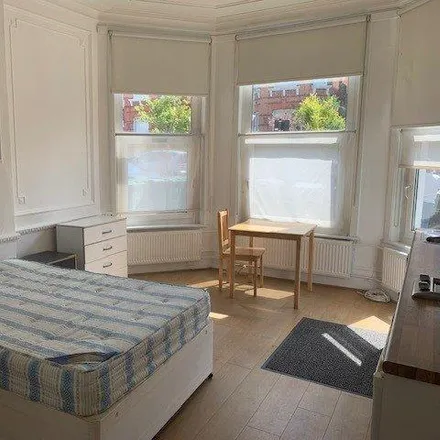 Rent this studio apartment on 5 Manstone Road in London, NW2 3XH