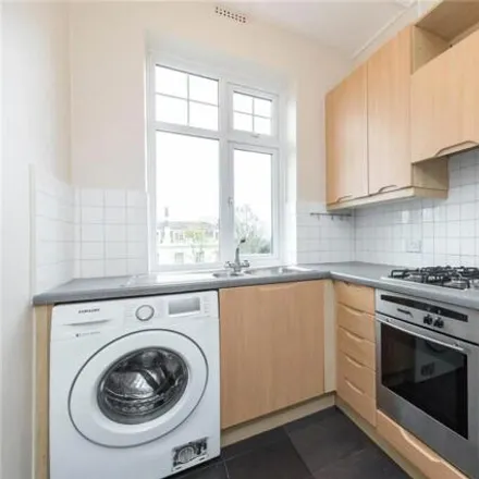 Image 3 - Gilling Court, Belsize Grove, London, NW3 4XD, United Kingdom - Apartment for rent