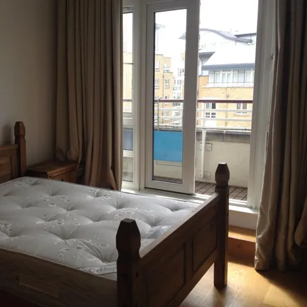 Rent this 5 bed room on Dominion House in St. Davids Square, London