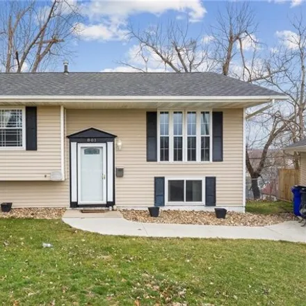 Buy this 4 bed house on 801 Pawnee Drive Northwest in Cedar Rapids, IA 52405