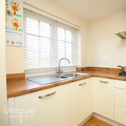 Image 4 - Capstan Close, Fleetwood, FY7 6FN, United Kingdom - Townhouse for sale