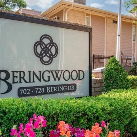 Image 2 - 712 Bering Drive, Houston, TX 77057, USA - Condo for sale