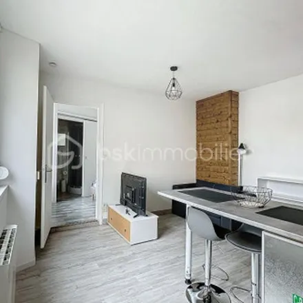 Rent this 2 bed apartment on unnamed road in 45120 Chalette-sur-Loing, France