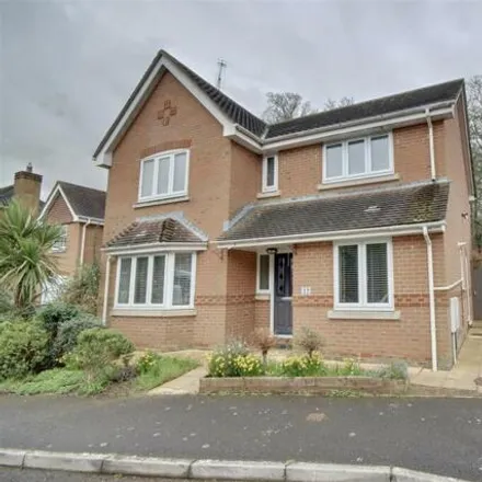Buy this 4 bed house on Shearwater Avenue in Fareham, PO16 8YQ