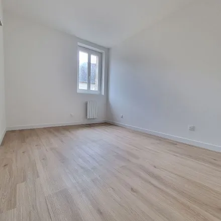 Rent this 3 bed apartment on 7 Rue d'Ully in 60730 Ully-Saint-Georges, France