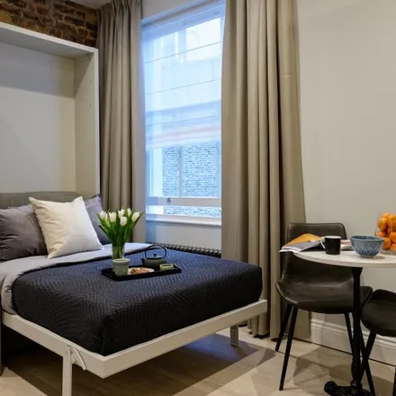 Rent this studio apartment on 11 McLeod's Mews in London, SW7 4HP