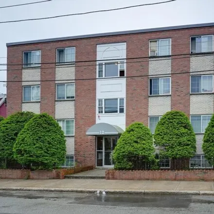 Buy this 2 bed condo on 16;18 Woodland Street in Glendale, Everett
