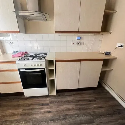 Rent this 3 bed apartment on High Street North in Dunstable, LU6 1LA