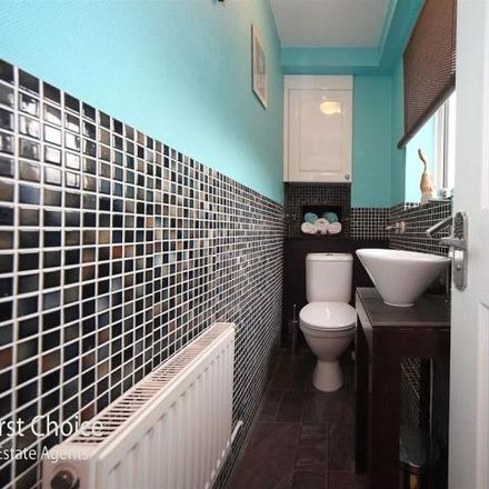 Rent this 3 bed house on Hedley Rise in Luton, LU2 9UB