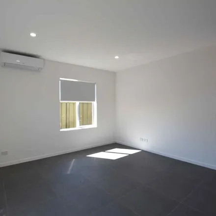 Image 5 - Kimberley Crescent, Fairfield West NSW 2165, Australia - Apartment for rent